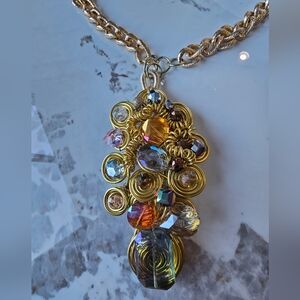 Elegant Gold and Multicolor Pendant Necklace